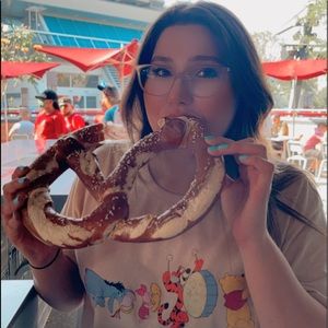 Meet your Posher, Yenny